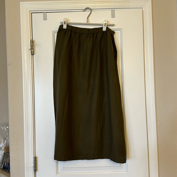 First Rite pleated skirt - Picture 3 of 4